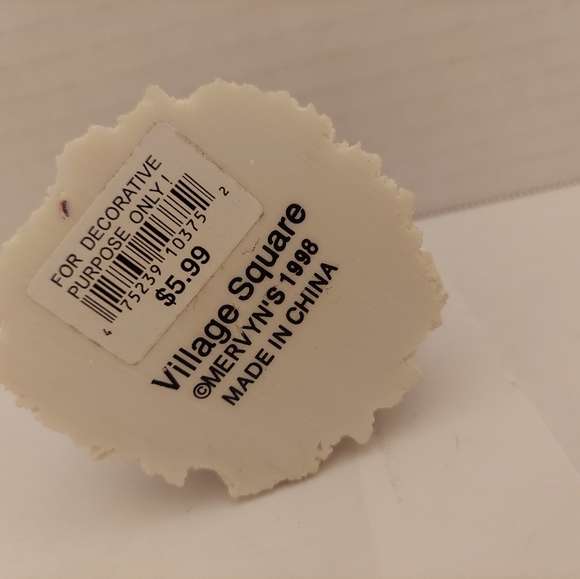 Mervyn's Village Square 1998 Cobbler Figurine - Picture 5 of 7